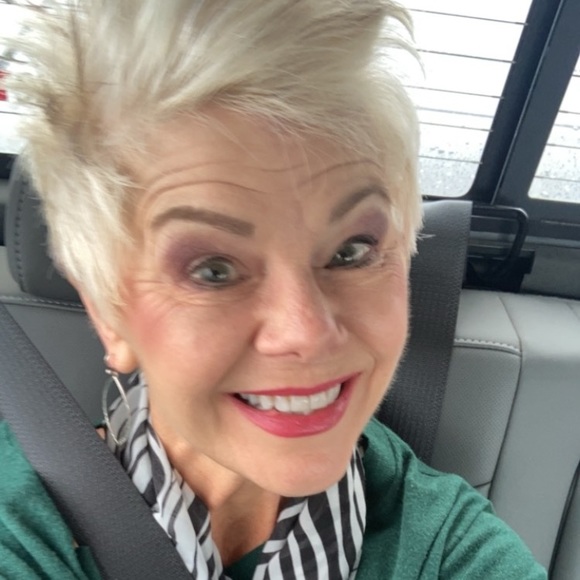 Meet your Posher, Sharlyn - Picture 2 of 2